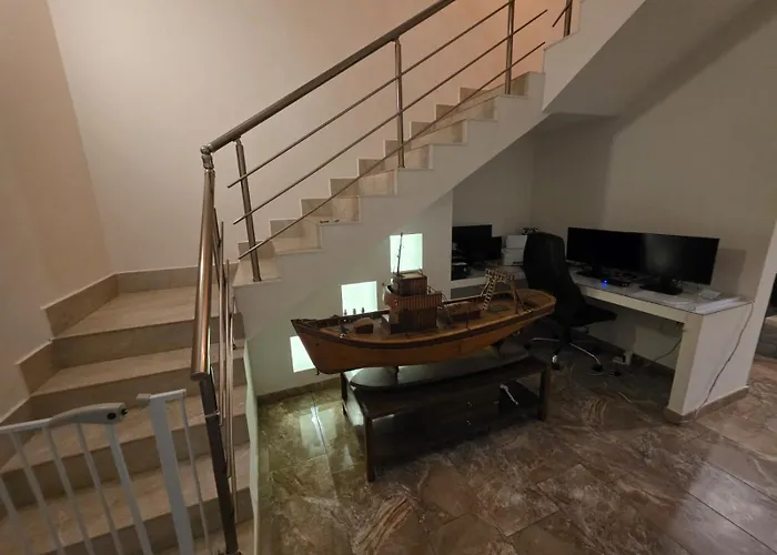 Πανσιόν In Town *