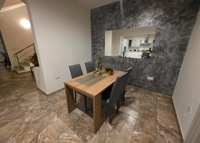 In Town Πανσιόν